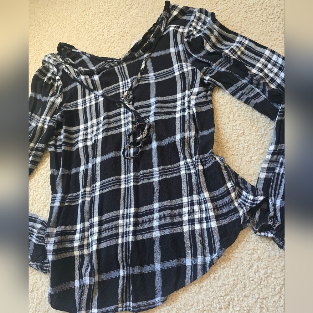 🌈Loft 100% Rayon Black White Blue Plaid Ruffle Lightweight Popover Top XSmall